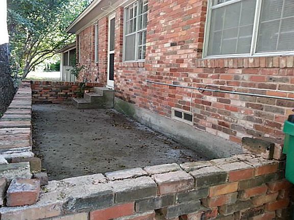 3rd image of 1004 W Lamar St