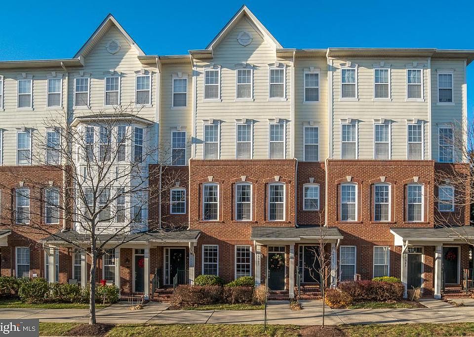 Beautiful 2-level townhome in Lansdowne Town Ctr