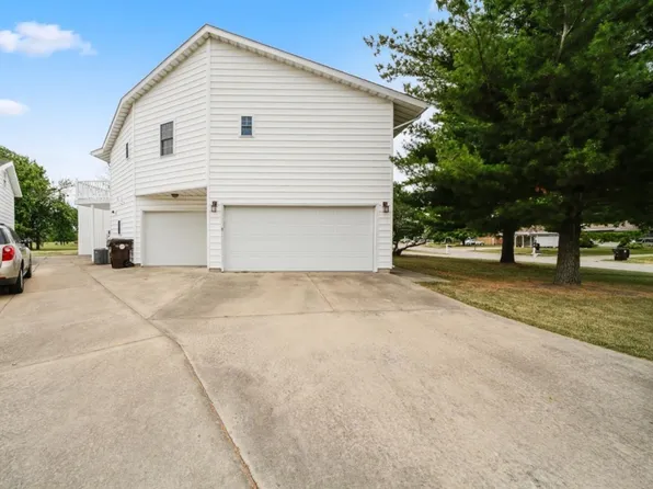 1524 Golfview Rd, Rantoul, IL 61866
