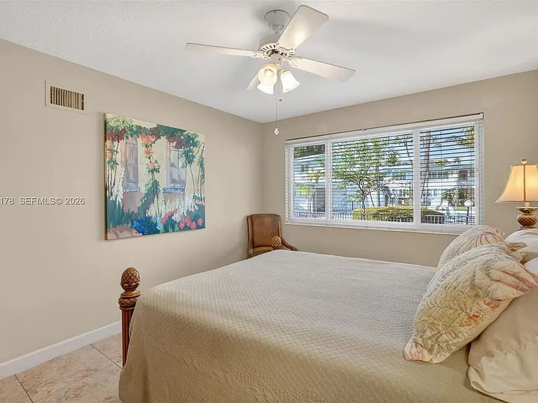 180 Isle Of Venice Dr #121 — Photo 37