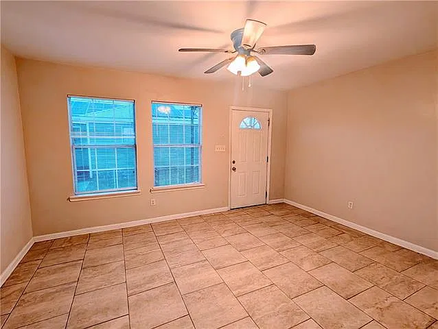2 bed, 1.0 bath, 870 sqft, $1,250 — Photo 2