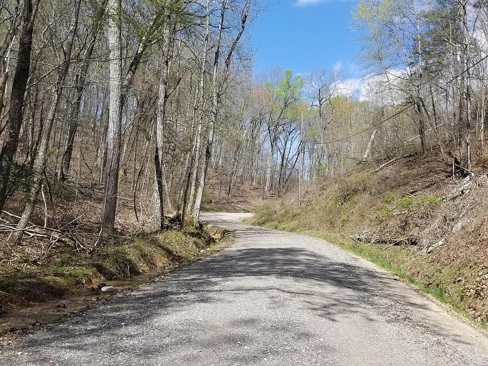 2nd image of 286 Maple Dr