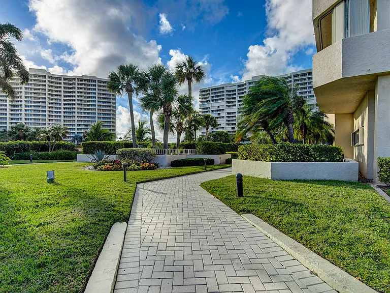 4301 N Ocean Blvd #507 — Photo 81