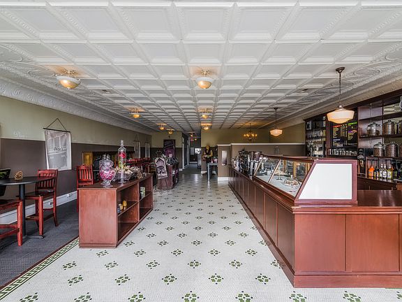 Retail storefront entry