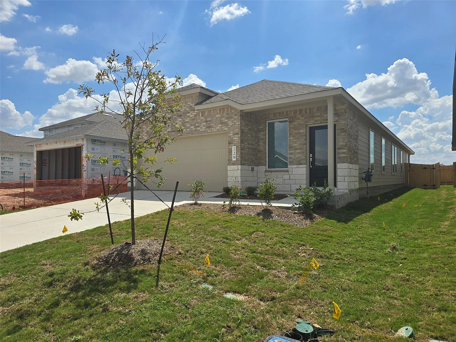 4 bed, 3.0 bath, 1802 sqft, $2,300 — Photo 2