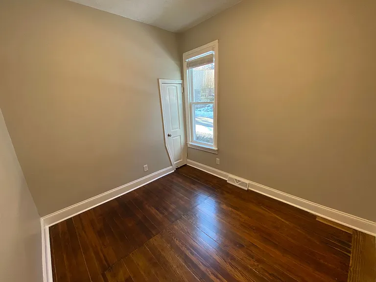 1411 Center St — Photo 5