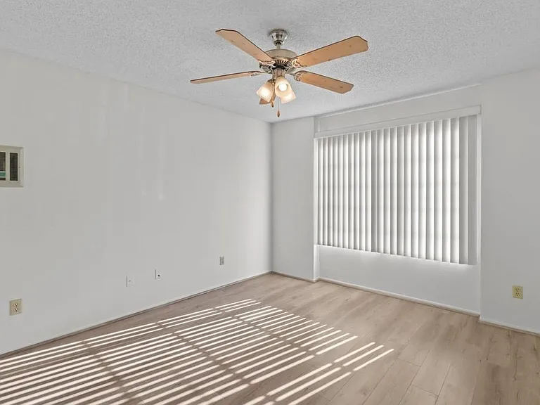 1254 S Saltair Ave #101 — Photo 24