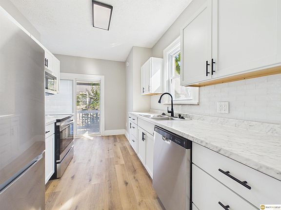 3rd image of 340 W 5th St