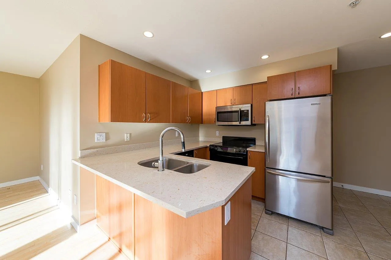 1076 W 11th Ave #402 photo 1