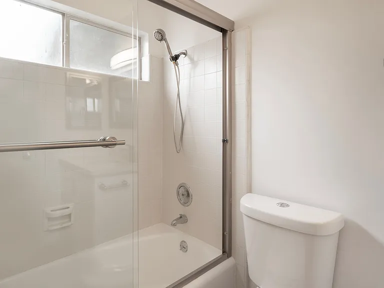 1527 Yale St #6 — Photo 32