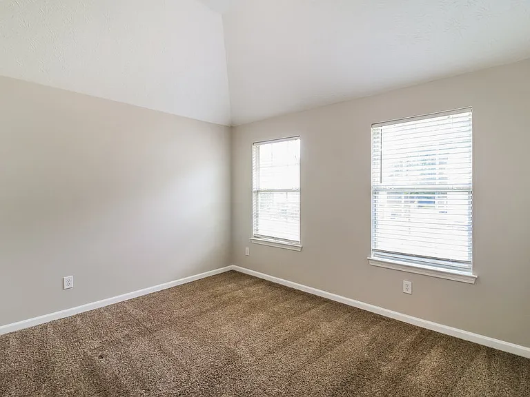 604 Mohawk Cir — Photo 16
