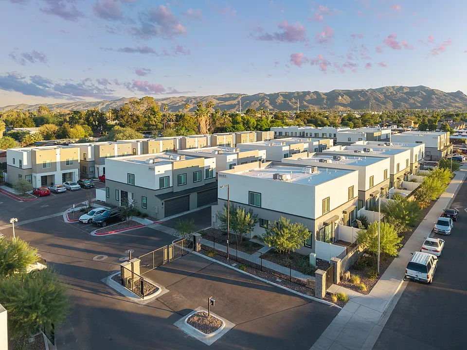 Elevate on Vineyard Townhomes
