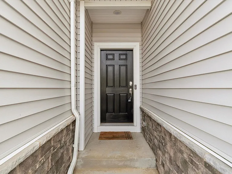 155 Livingston Ln — Photo 35