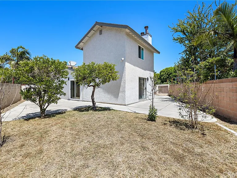 822 E Borchard Ave — Photo 29