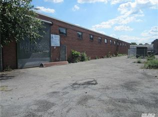 435 1st St, Mineola, NY 11501