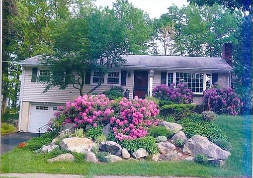 3rd image of 31 Sandy Glen Dr