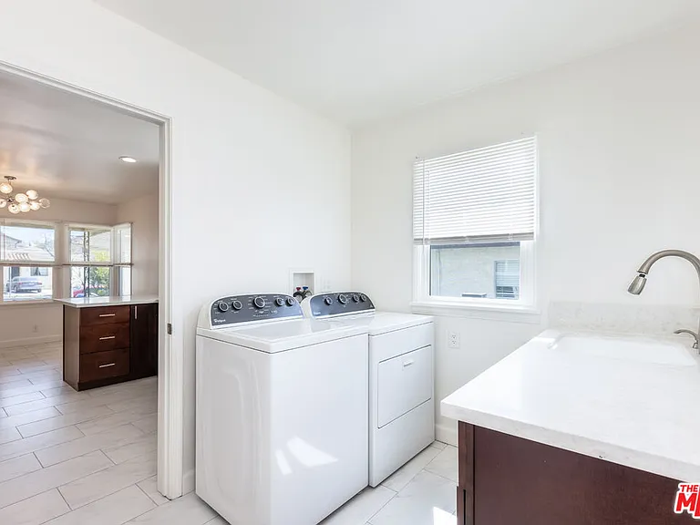 1561 Hazelwood Ave — Photo 6