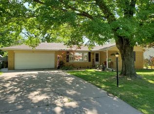 106 Avondale Dr, East Peoria, IL 61611