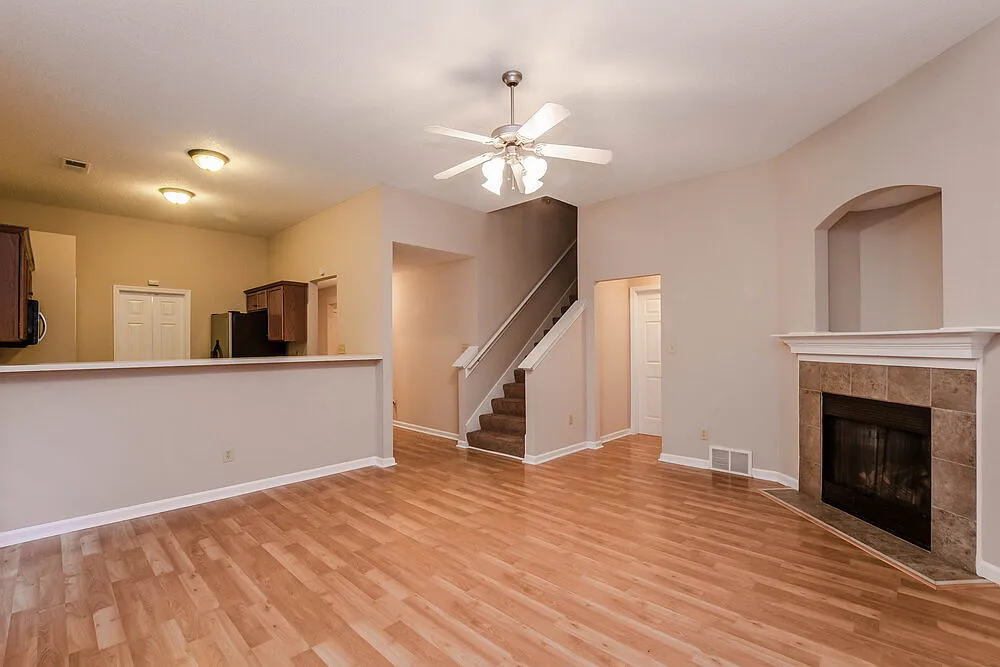 3 bed, 2.0 bath, 1759 sqft, $1,745 — Photo 4