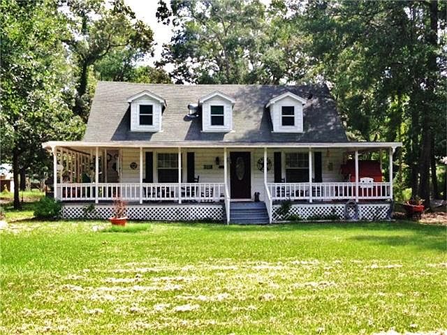  LOVELY 2 STORY COUNTRY HOME IN COUNTRY LIKE SETTING