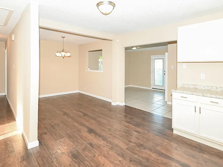 6038 Sandwick Dr — Photo 4