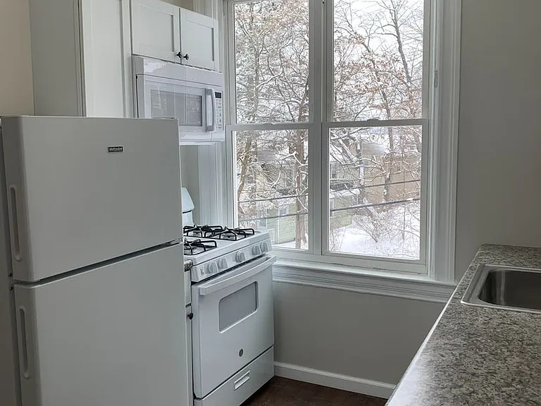 147 Meade Ave - (06120) — Photo 3