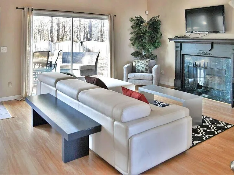 1121 Lauren Way NW — Photo 1
