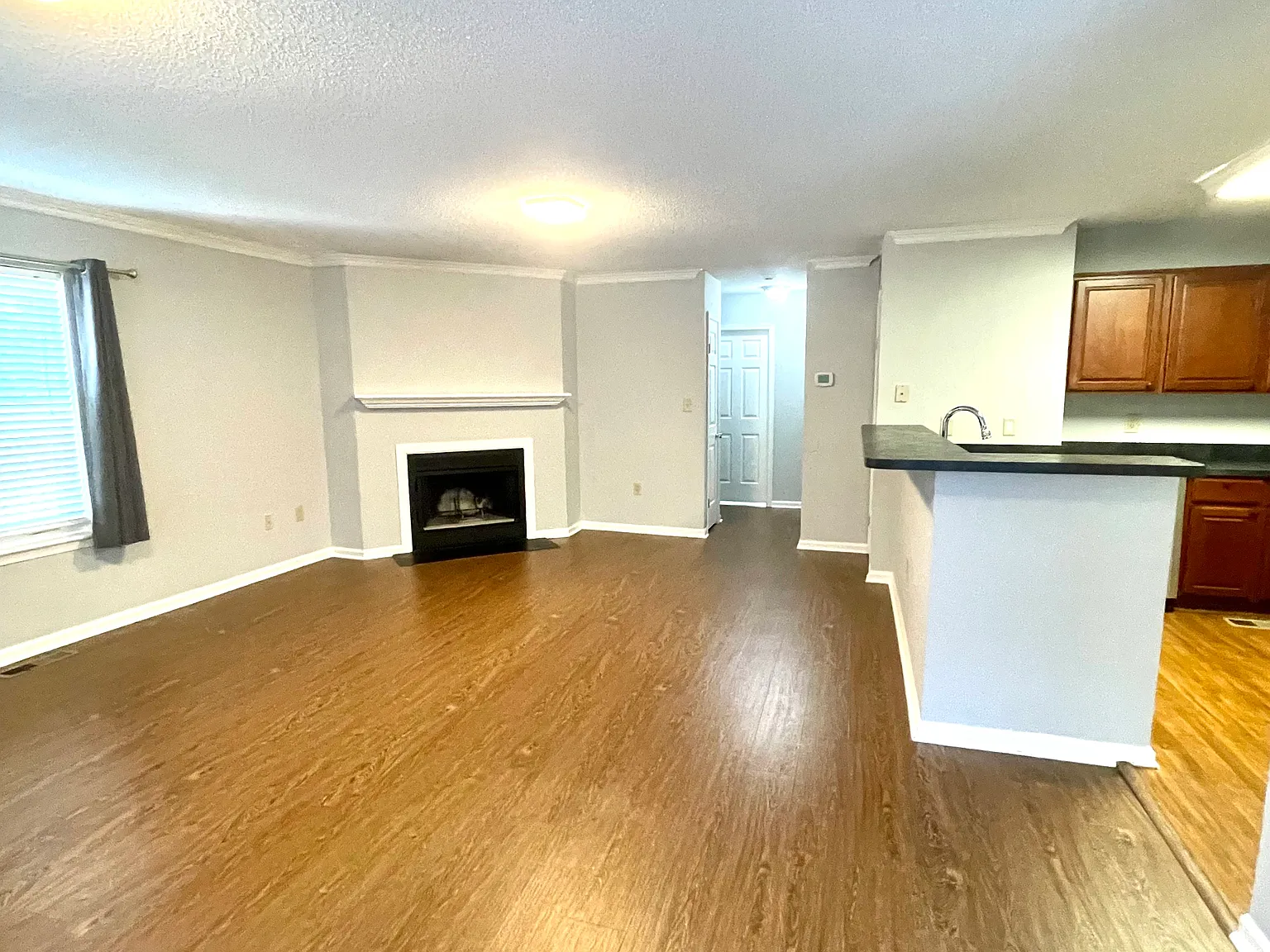 2 bed, 1044 sqft, $1,890 — Photo 2