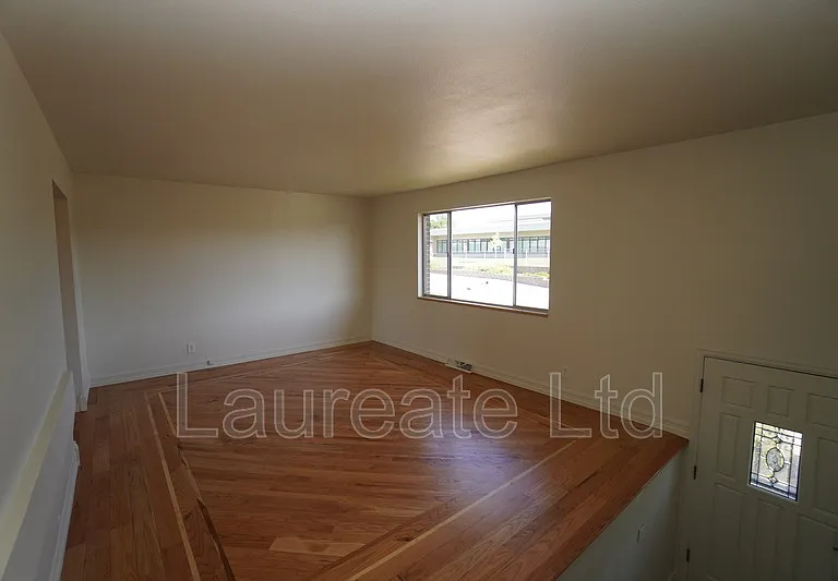 3330 W Mountain Rd — Photo 2