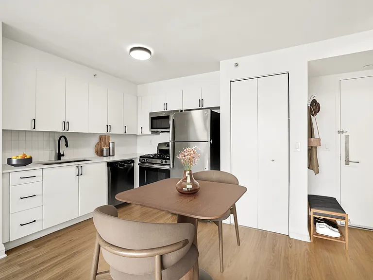 800 6th Ave #27F — Photo 4