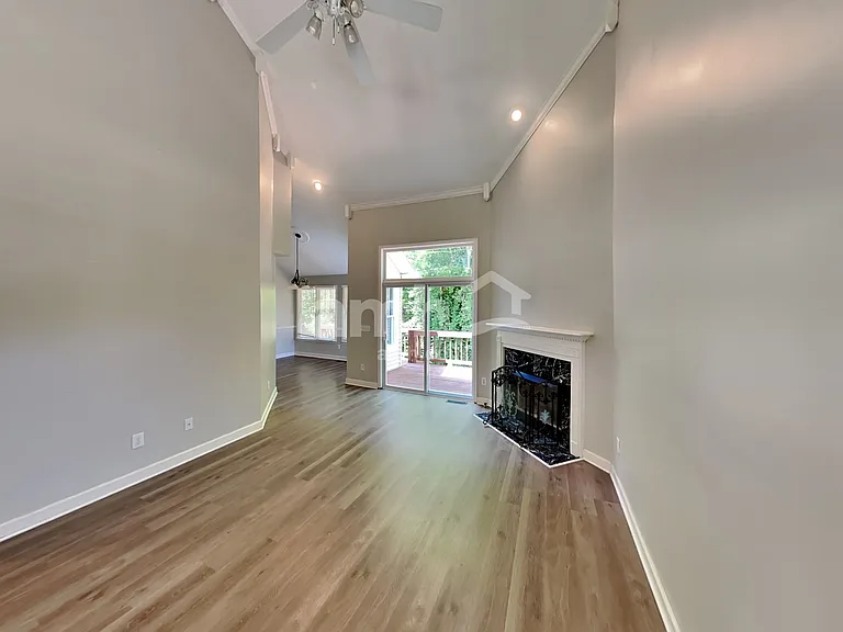 1423 Shoreside Dr — Photo 5