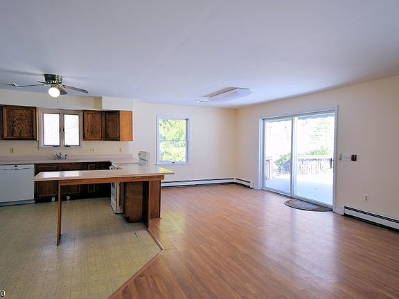 2nd image of 33 Lincoln Pl