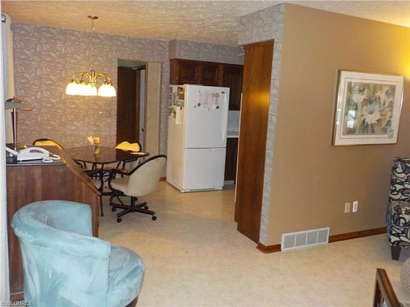 3rd image of 61 Richard Dr