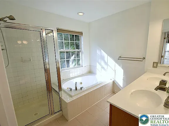 136 Knollwood Dr — Photo 7