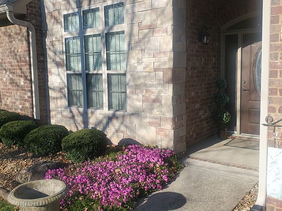 2nd image of 110 Silverstone Ln