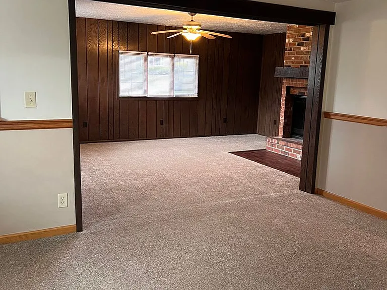 155 N Roanoke Ave — Photo 11