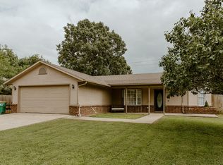 2911 Falcon Rd, Springdale, AR 72762