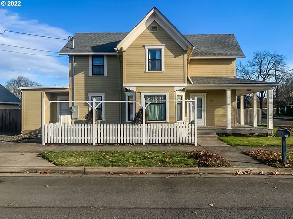 395 S 2nd St, Harrisburg, OR 97446