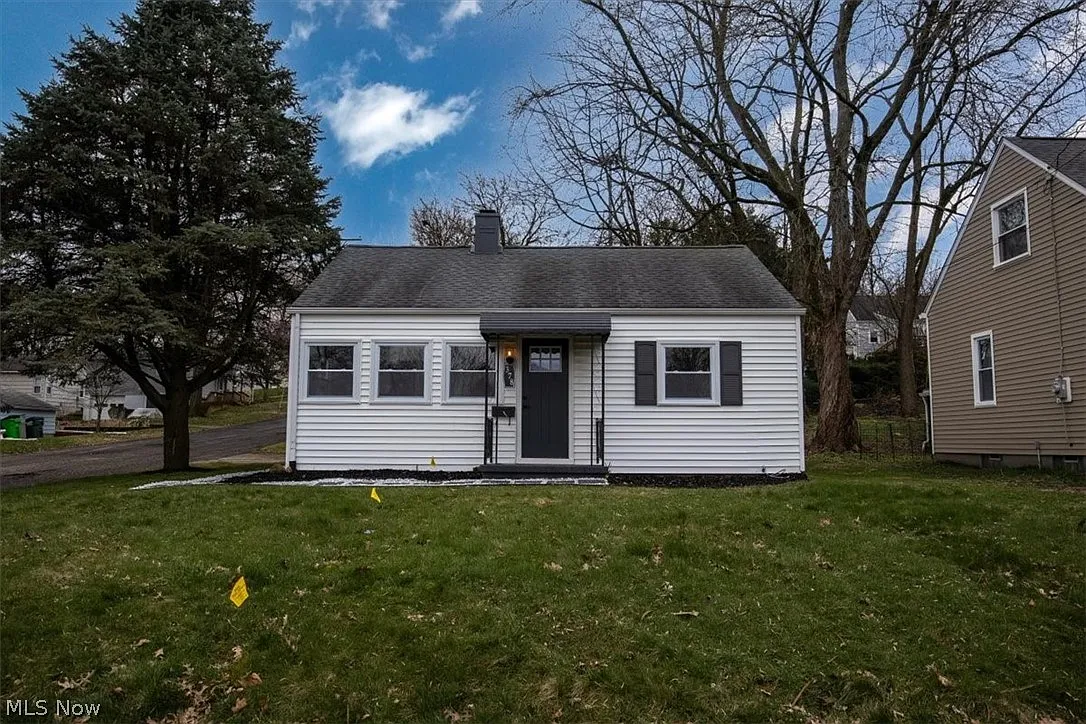 378 E Hopocan Ave photo 1