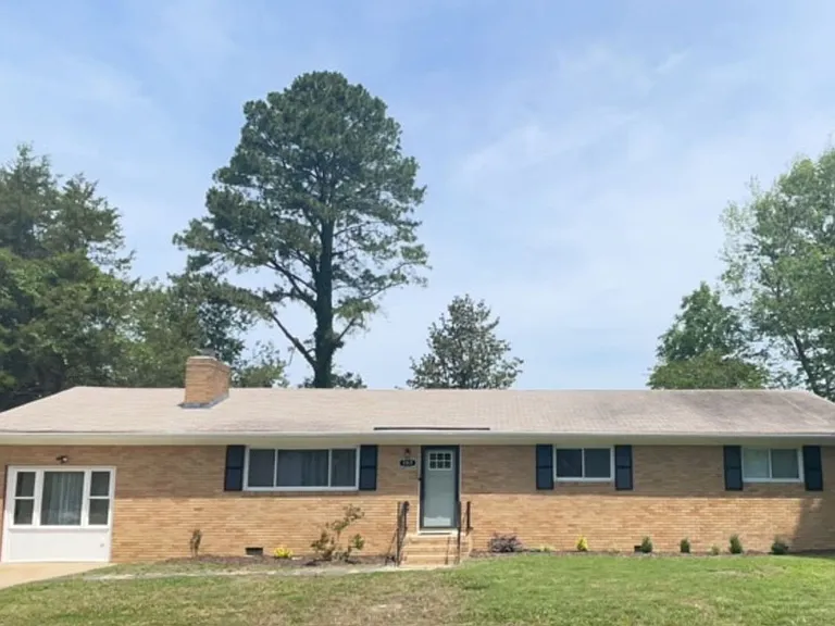 107 Chestnut Dr — Photo 2