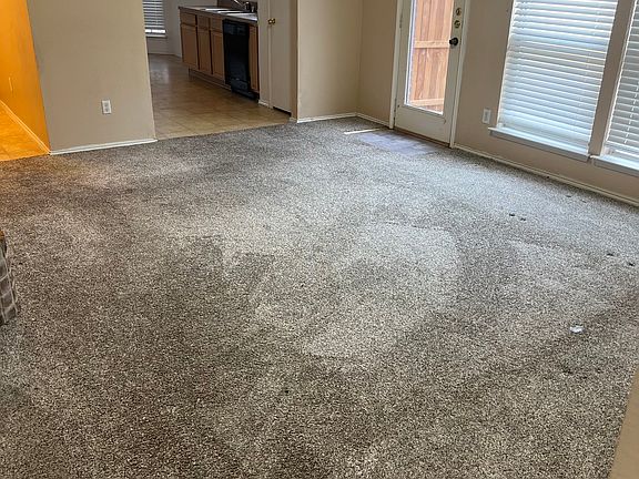 4th image of 500 Pin Oak Ln
