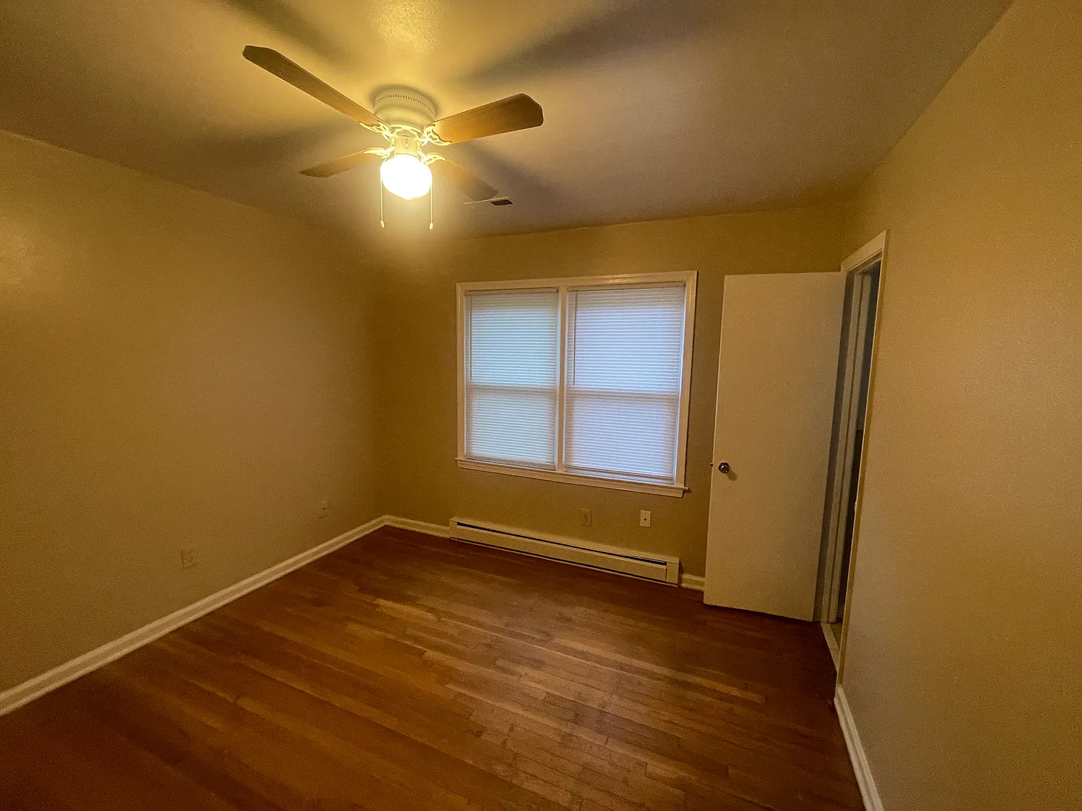 4 bed, 1.5 bath, 1114 sqft, $1,600 — Photo 3