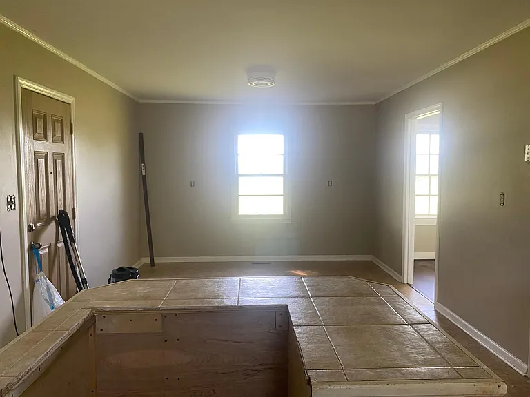 727 N Pomona Rd — Photo 5