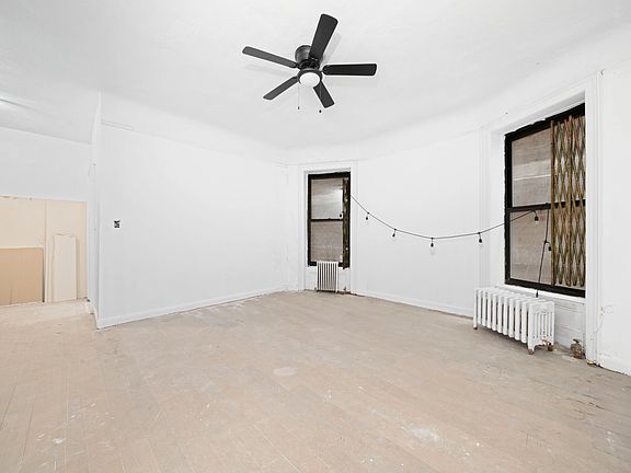 2nd image of 10 W 93rd St APT 1C
