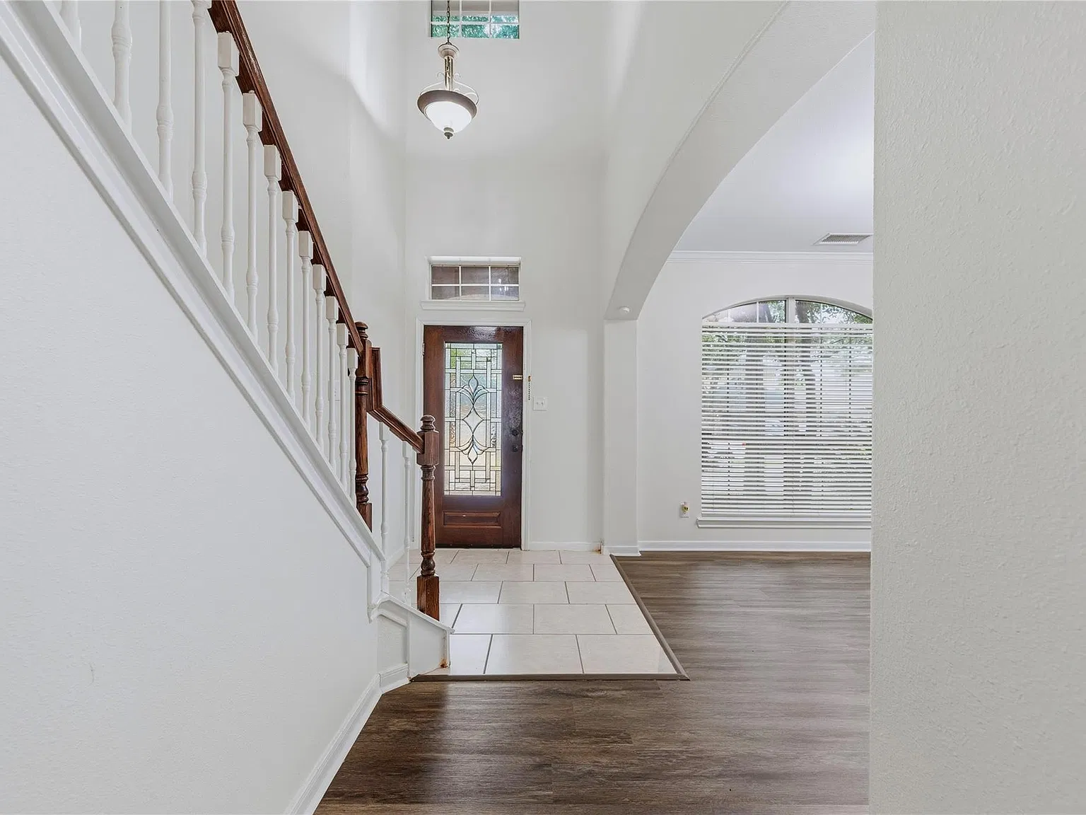 4 bed, 2.5 bath, 2220 sqft, $2,295 — Photo 3