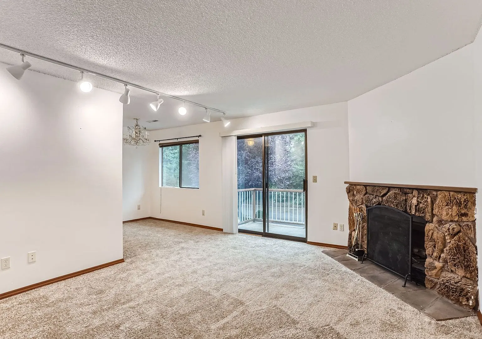 Affordable and Updated 2 Bed 1 Bath Kirkland Condo w/ Assigned Parking & Deck/Balcony! — Photo 3