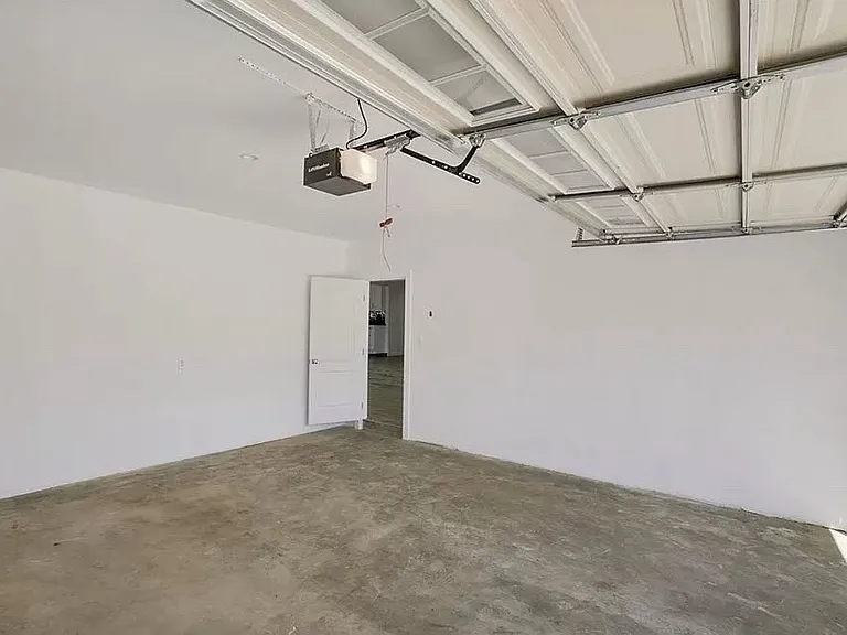 15104 Valerio St — Photo 15