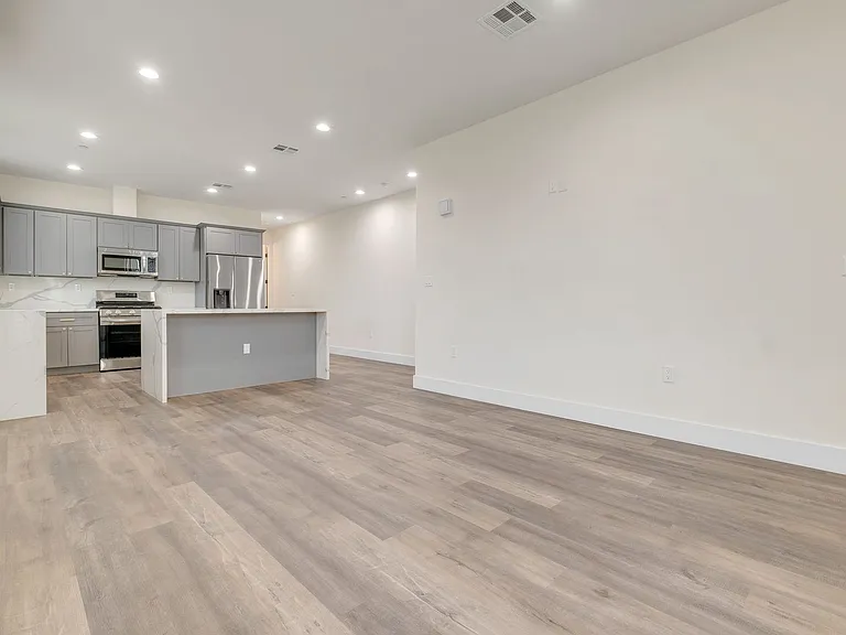 11619 Ayres Ave — Photo 8