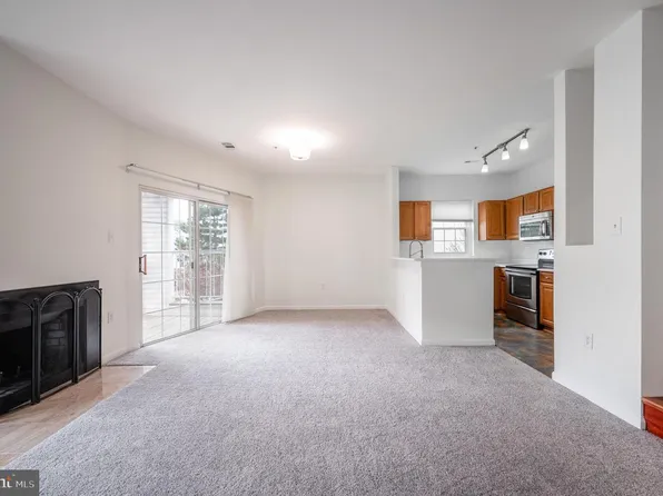 275 S Pickett St APT 201, Alexandria, VA 22304