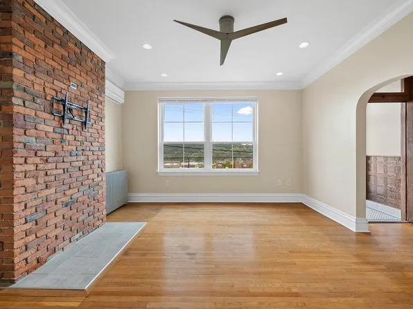 1350 Goettman St, Pittsburgh, PA 15212